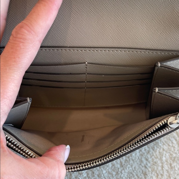 NWT Tory Burch Gray Chalk Emerson Chain Wallet - Picture 4 of 9